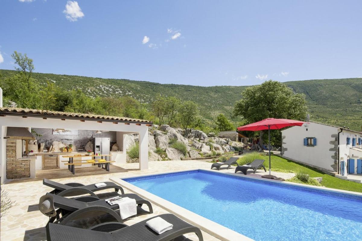 Villa Elia In Nova Vas - Haus Fuer 8-10 Personen
